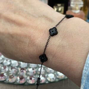 ✨🖤Black Floral Clover Chain Bracelet🖤✨NEW W